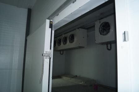 Монтаж холодильных камер и дверей